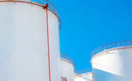 cylinder oil storage tank in refinery field